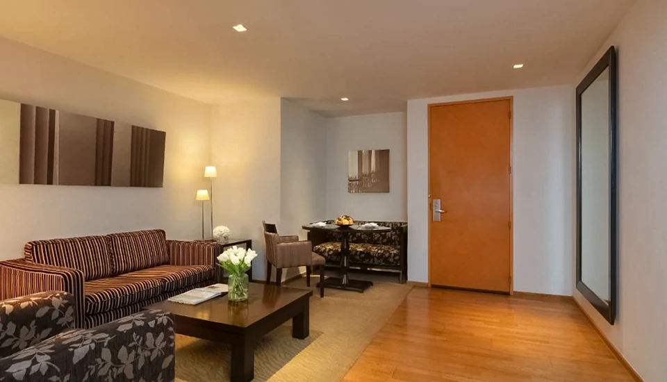 هتل لبوا ات استیت تاور بانکوک